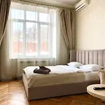 Apartment Romantic Apartments - 2Br In Old Town , 5 Min To Opera Lviv