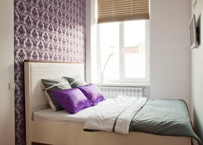 Romantic Apartments - 2Br In Old Town , 5 Min To Opera Lvov