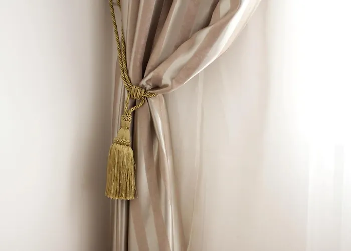 Romantic Apartments - 2Br In Old Town , 5 Min To Opera Lvov