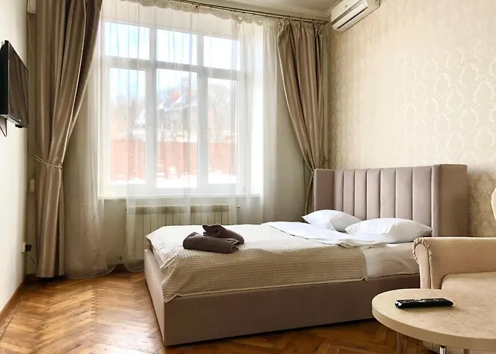 Apartmán Romantic Apartments - 2Br In Old Town , 5 Min To Opera Lvov
