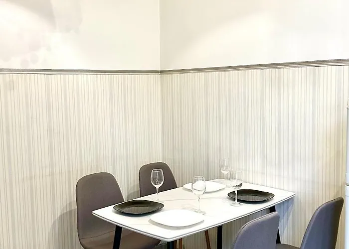 Apartmán Romantic Apartments - 2Br In Old Town , 5 Min To Opera *