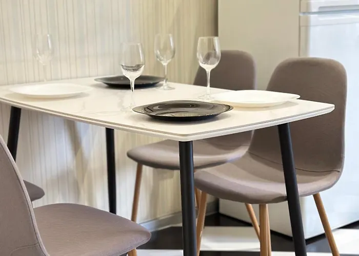 Apartmán Romantic Apartments - 2Br In Old Town , 5 Min To Opera Lvov