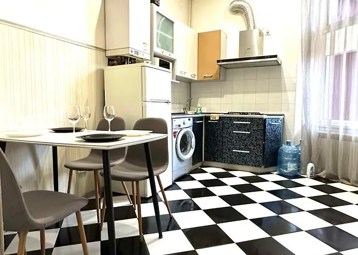 Romantic Apartments - 2Br In Old Town , 5 Min To Opera Apartmán Lvov